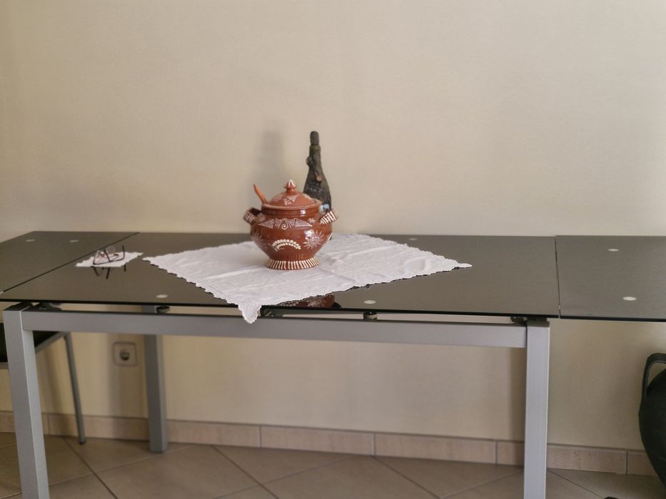 Mesa de sala com quatro cadeiras