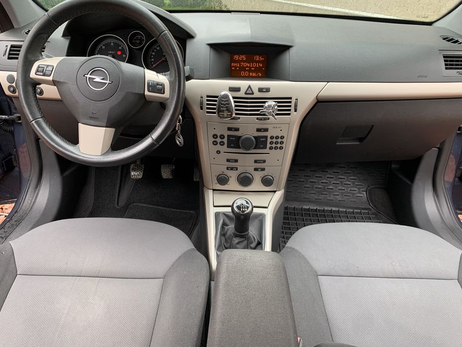 Продаю авто Opel Astra 2008