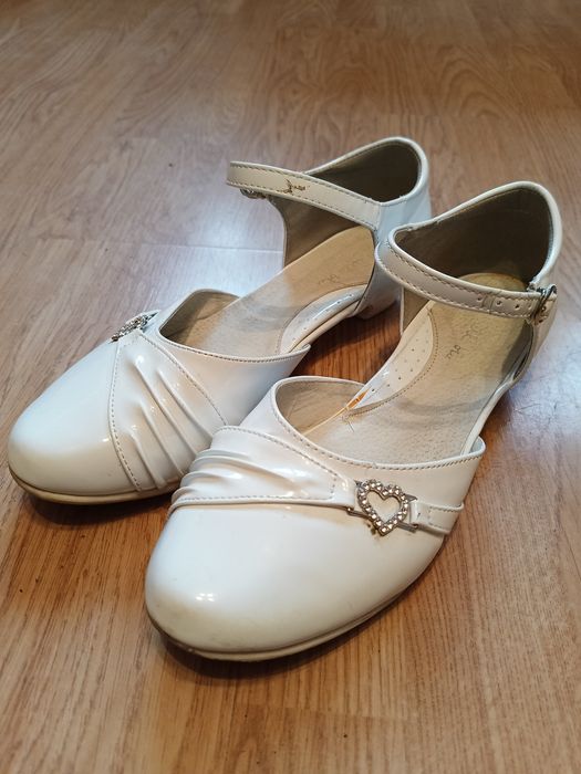 Białe buty dla dziewczynki r 39 komunia