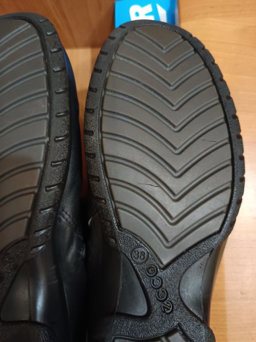 Продам полусапожки женские ECCO