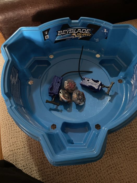 Beyblade com peões