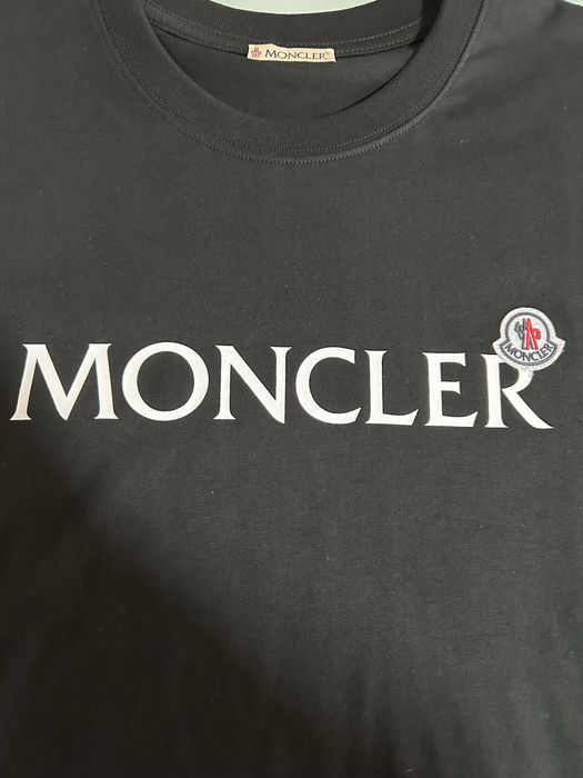 Moncler T-shirt preta