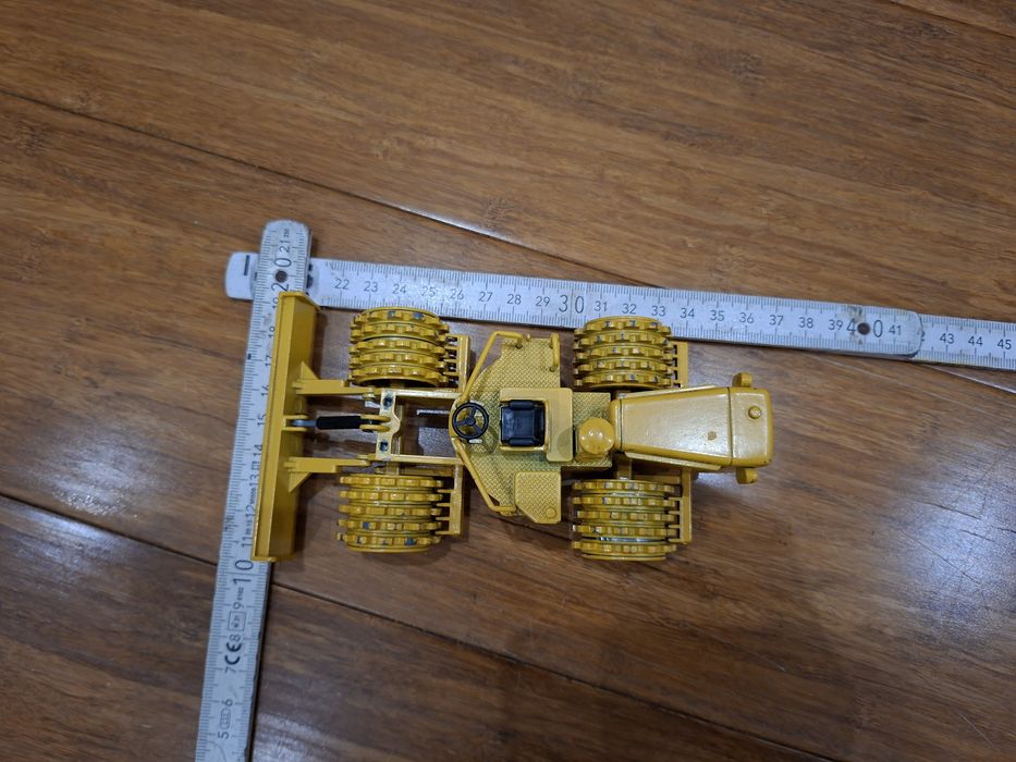 NZG 135 Caterpillar 825B – Metalowy Model 1:50 | Made in W. Germany