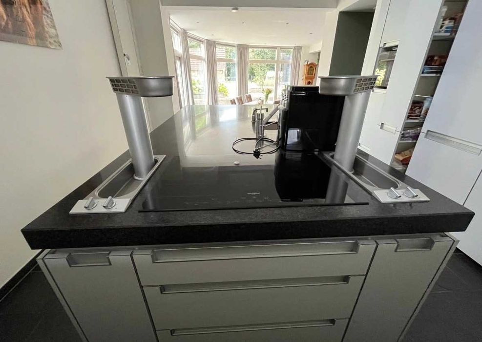Kuchnia POGGENPOHL z wyspą | Granit | GAGGENAU | QUOOKER | Stan perfekcyjny model SEGMENTO