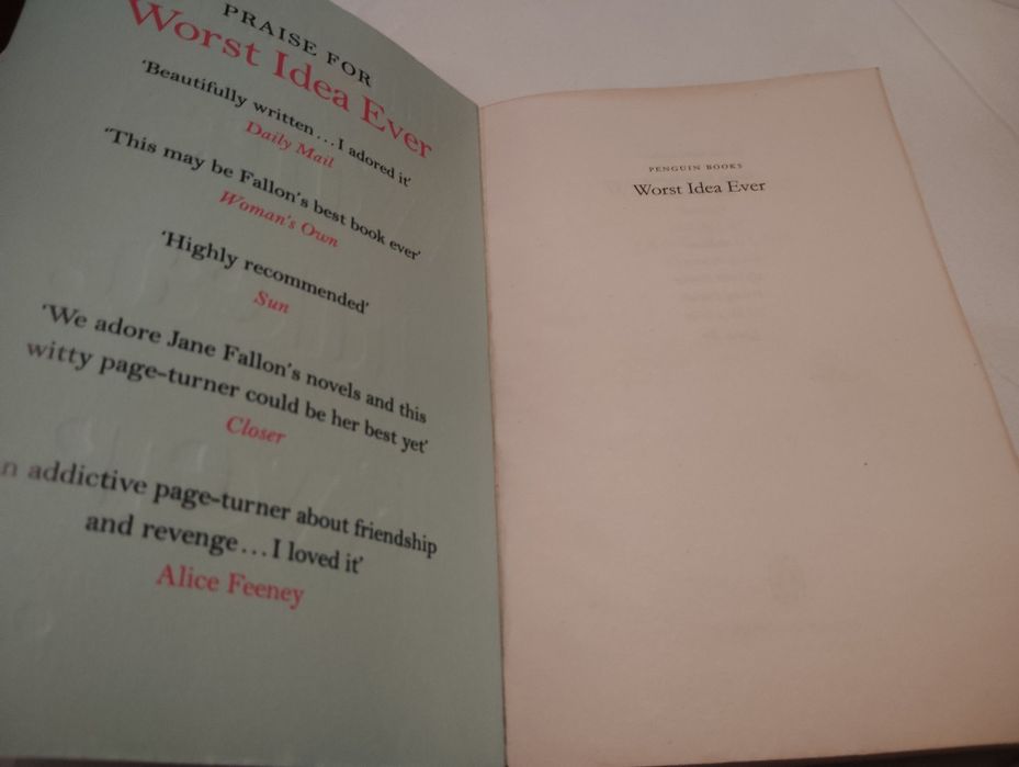 Li bro Escrito em Língua Inglesa Worst.Idea.Ever. Usado