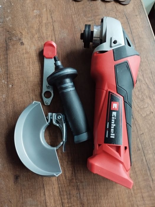 Аккумуляторная угловая шлифовальная машина болгарка фирмы Einhell.