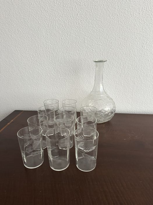 Conjunto copos e garrafa