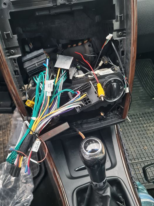 Zmiana starego radia na multimedia z systemem android i akcesoriami