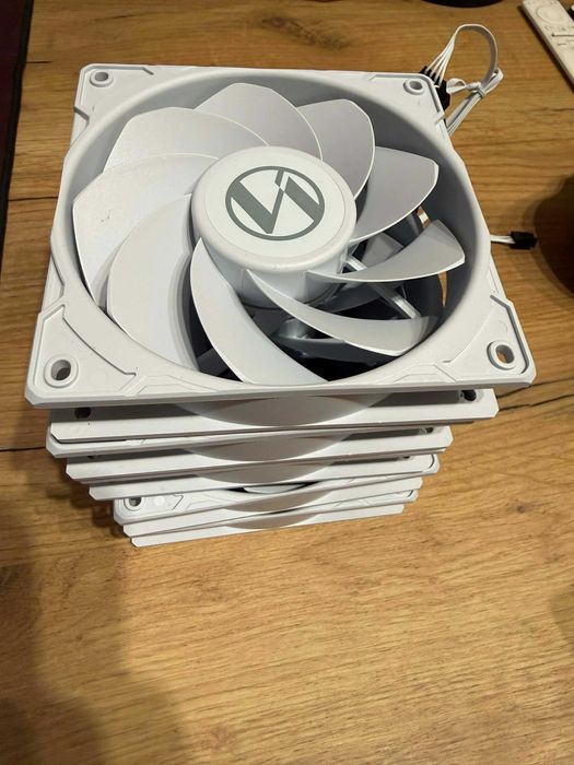 Wentylatory Lian Li 5x , białe