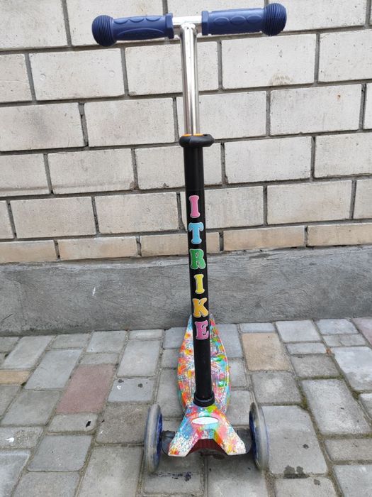 Самокат дитячий в хорошому стані