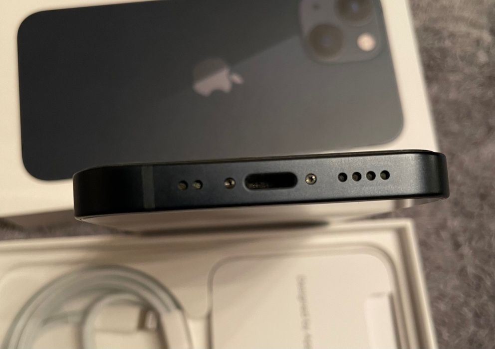 iPhone 13 128GB Black Neverlock