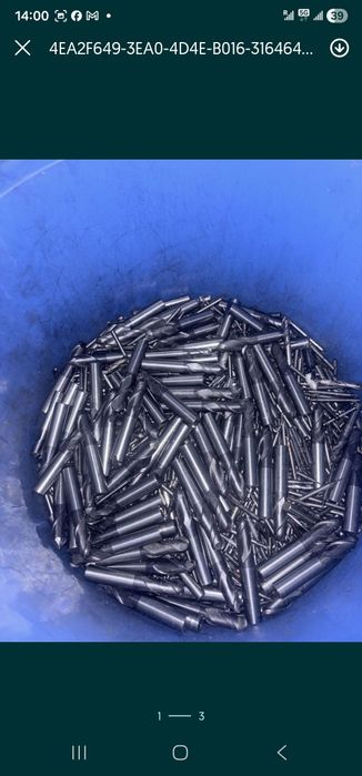 sucata de metal duro. Fresas pastillas brocas