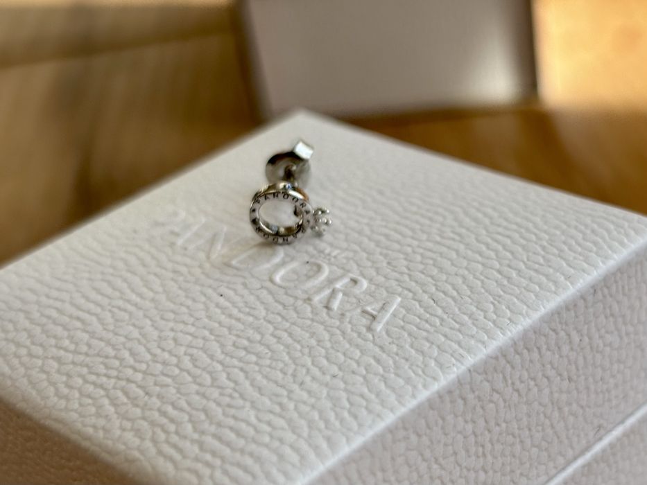 Kolczyki sztyfty Pandora S925 wraz z pudełkiem