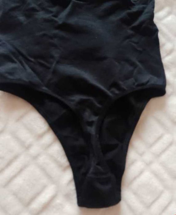 (36/S) Boohoo/ Czarne stringi Majtki modelujące z Londynu, NOWE