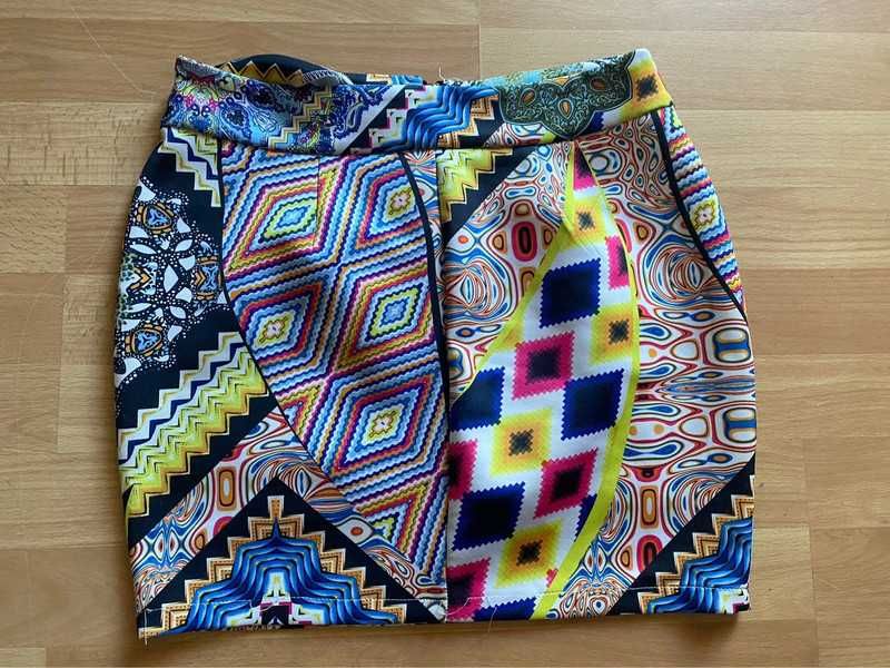 várias saias curtas