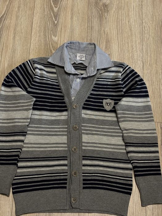 Продам детский свитер в школу