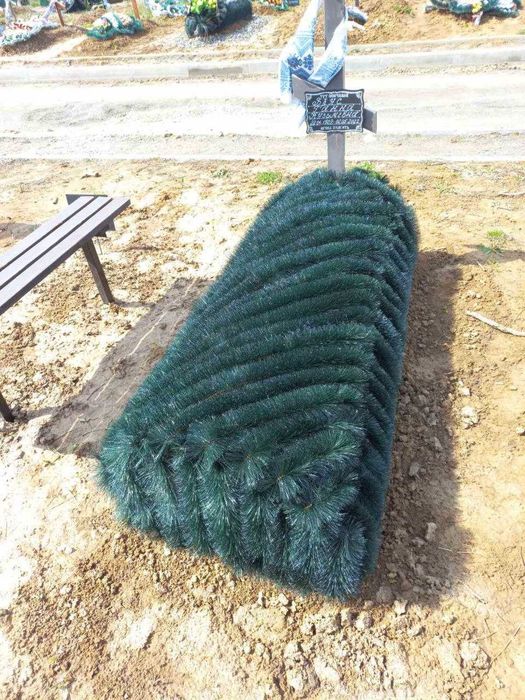 Догляд за могилами: прибирання, фарбування