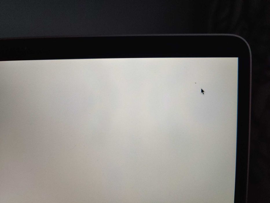 Ekran z obudowa SILVER Macbook pro 16 2019