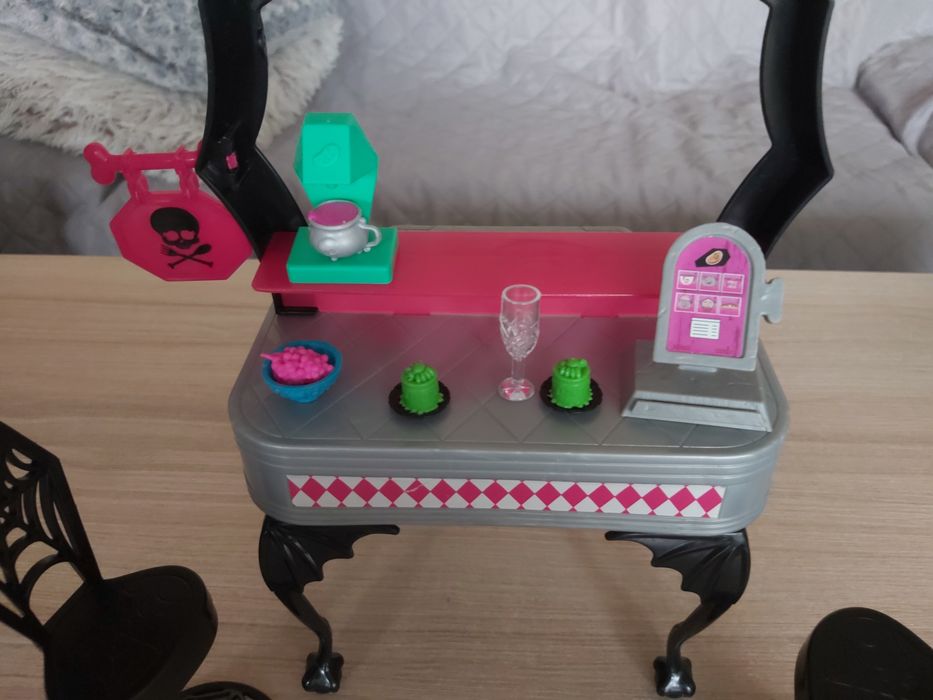 Mebelki Monster High