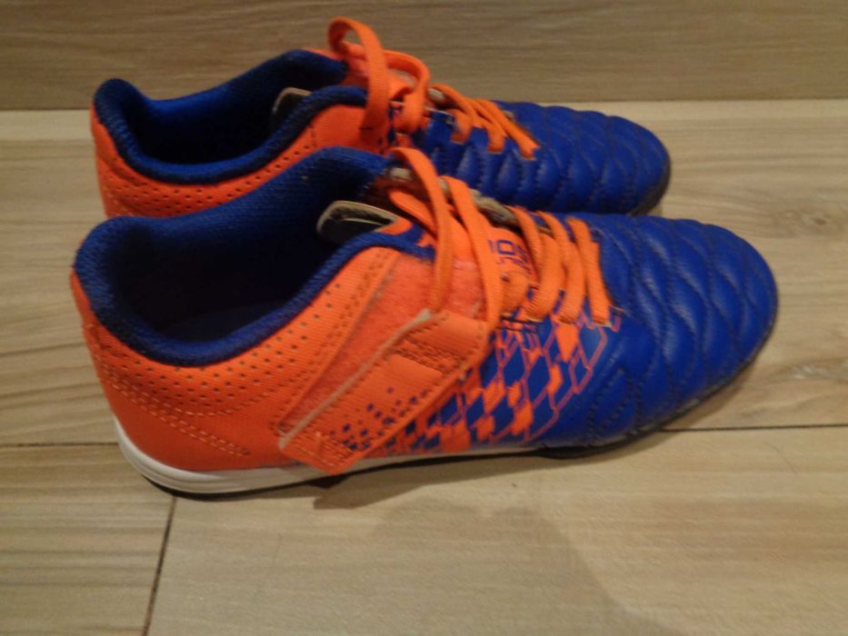 Buty sportowe Nike Kipsta Dechatlon dla chłopca roz. 33 jak nowe