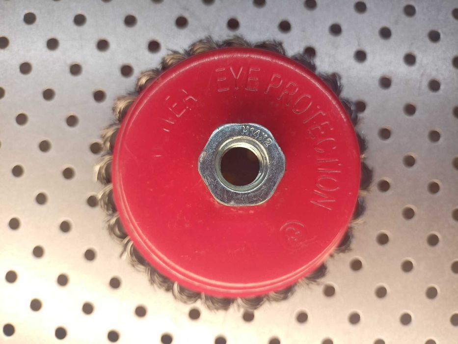 Szczotka druciana 125mm M14 czołowa  drut skręcany