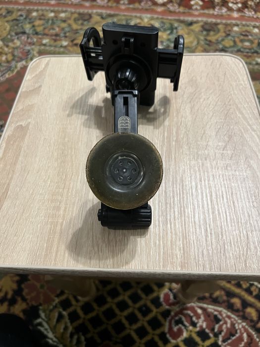 Тримач для телефону в автомобіль