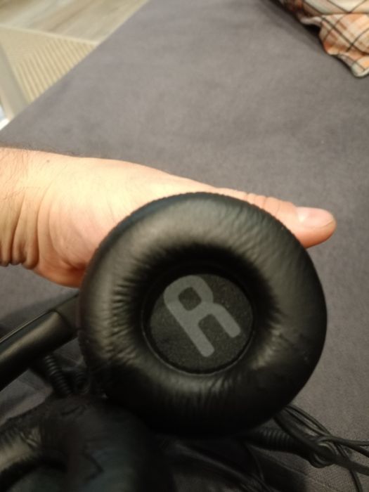 Słuchawki JBL T660 BTNC-uszkodzone.