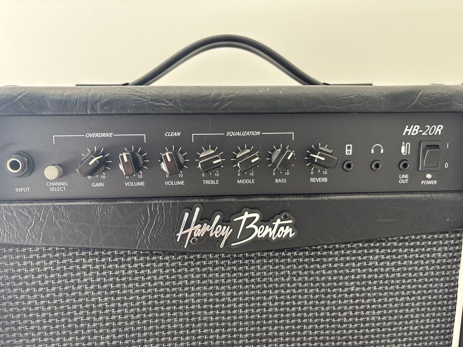 Harley Benton HB-20R Amplificador