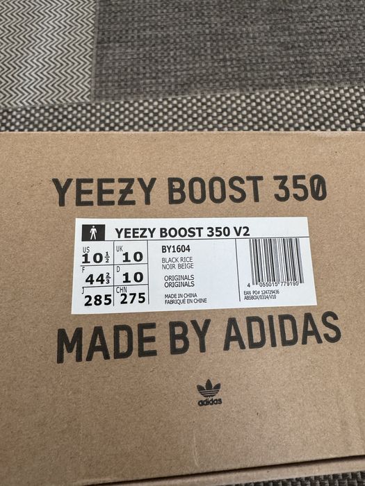 Ténis Yeezy Boost 350 V2