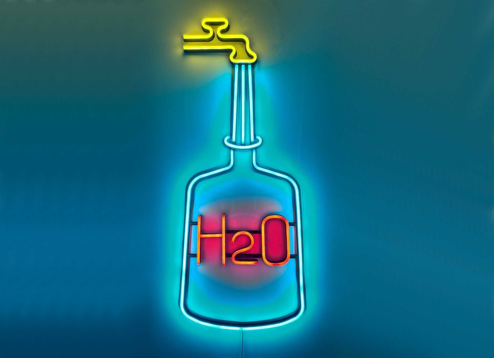 Неонова вивіска "H2O вода" багатокольорова, 955*390 мм