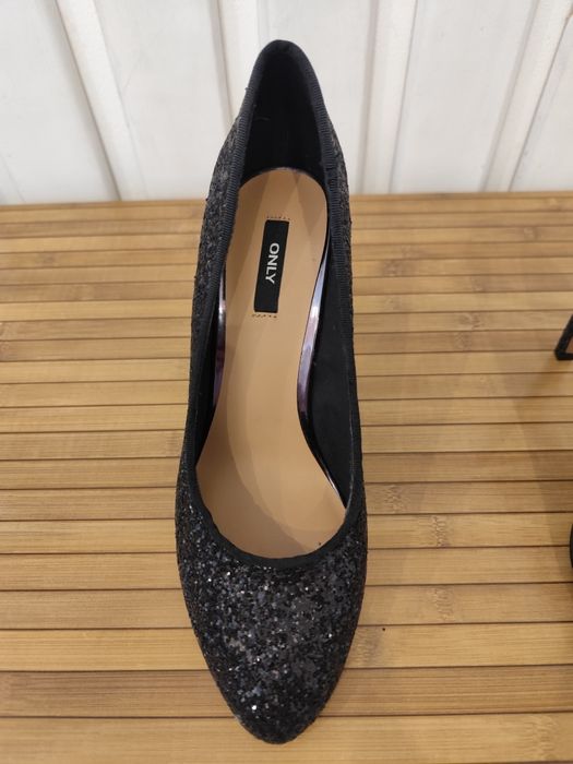 вечірні туфлі на підборах шпильці