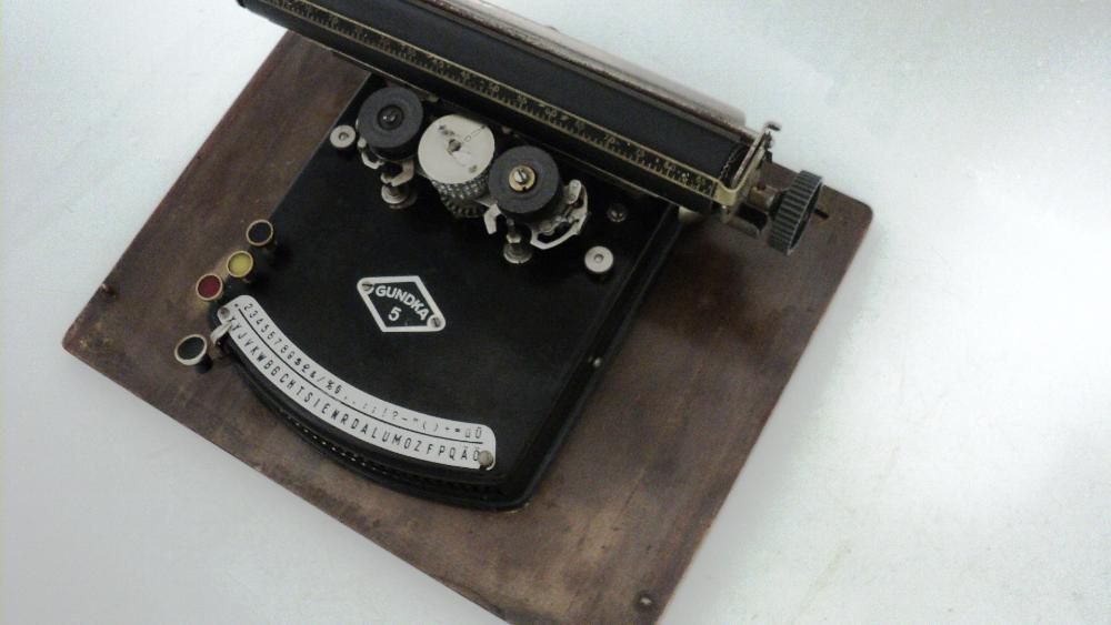 Maquina de escrever de 1925 - antiga
