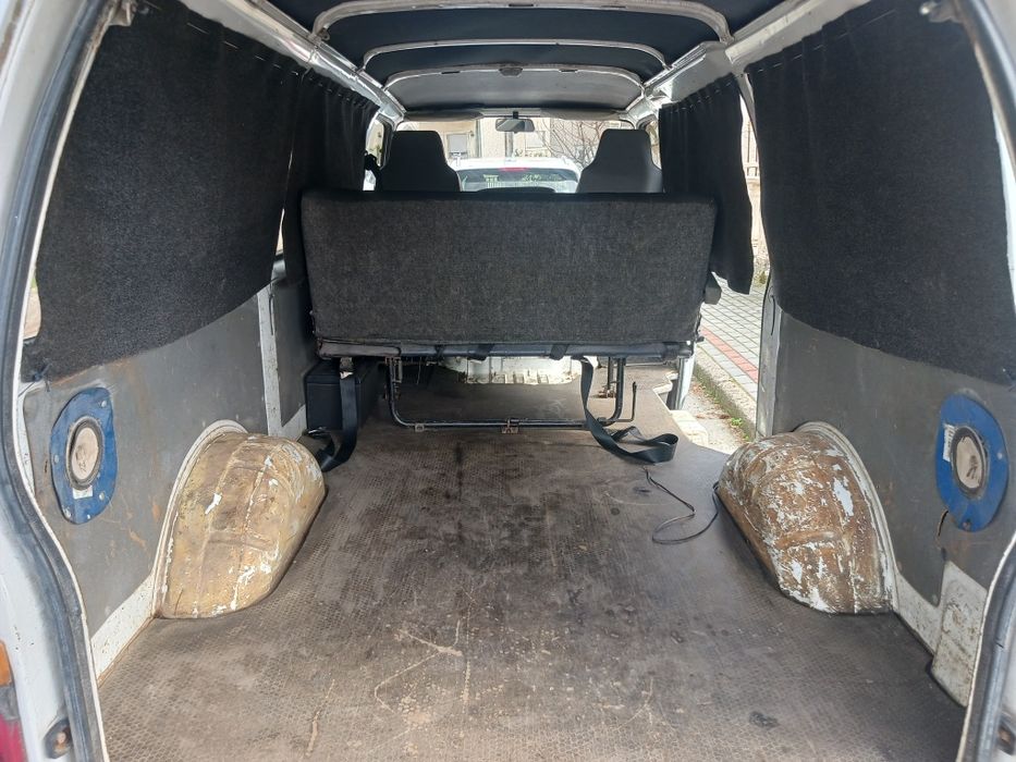 Carrinha  izuzo MIDI ,,2.2 CILINDRADA DIESEL  em estado razoavel andar