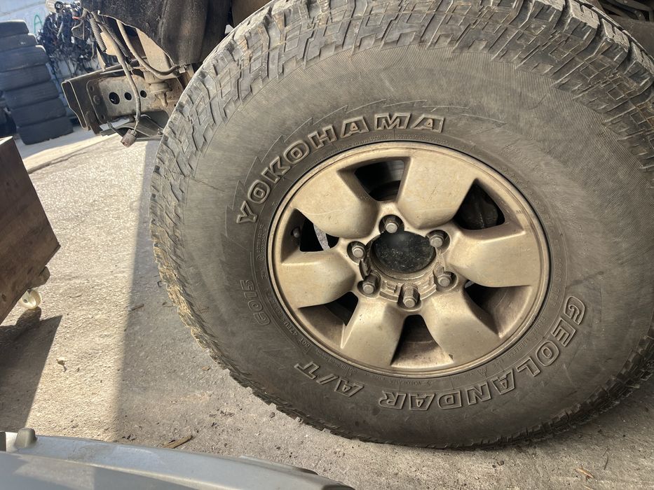 Pneus 33 + jantes tiyota hillux