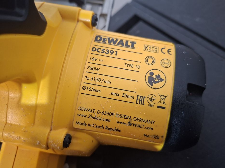 Пила дисковая аккумуляторная DeWALT DCS391