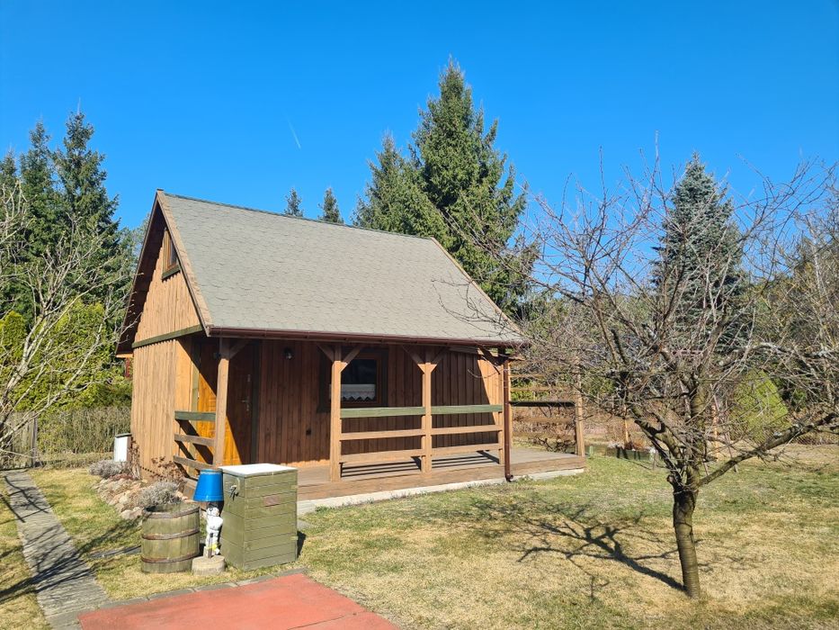 Działka ROD z uroczym drewnianym domkiem  20 minut od Warszawy