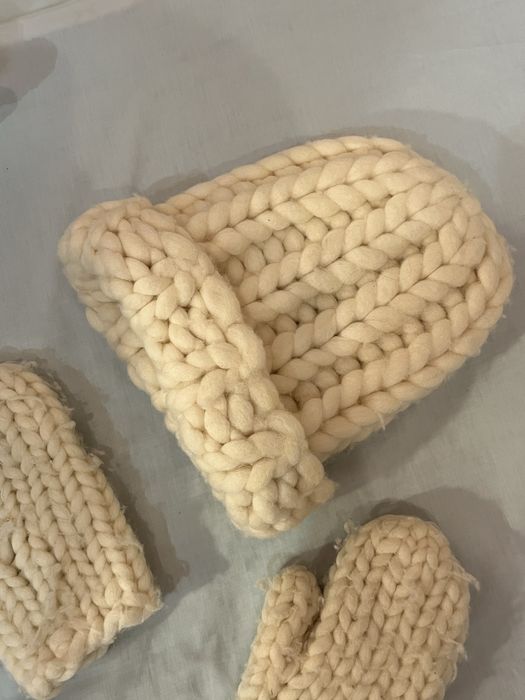 Набір шапка та рукавиці крупної в'язки бежевого кольору