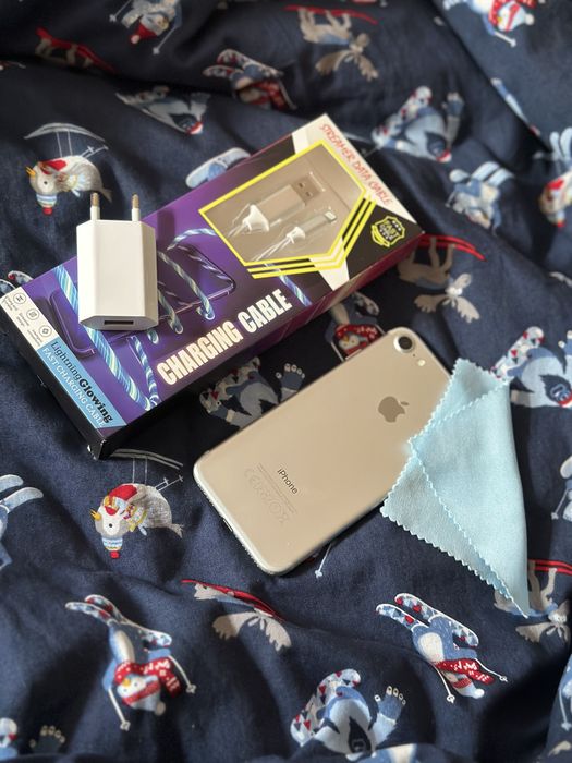 iPhone 7 32GB Silver (Гарний стан) подарунки!!!