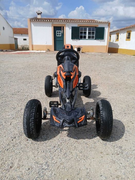 Kart a pedais para crianças