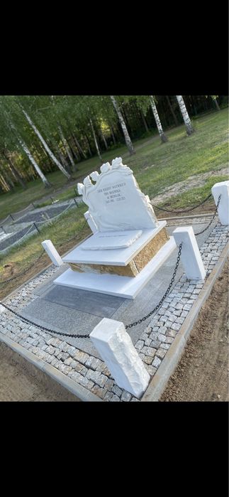 Promocja wiosenna! Nagrobek z piaskowca z rzeźbą drzewa