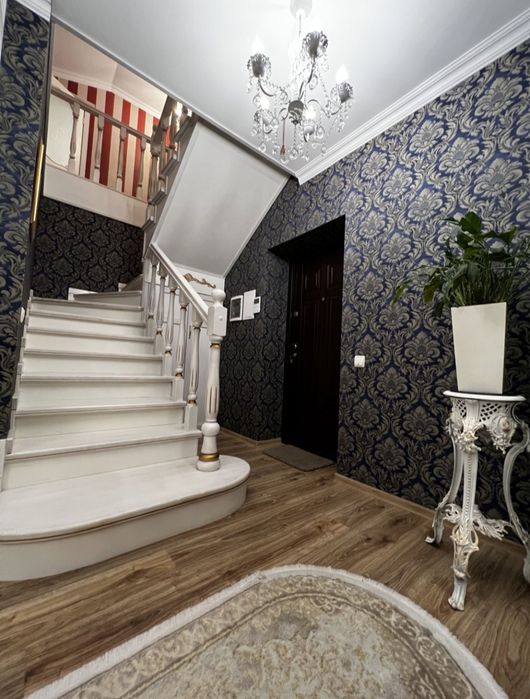 3-кімнатна, 2-рівнева на Щасливому.  ВЕЛИКА 120м2.Дизайнерськи ремонт