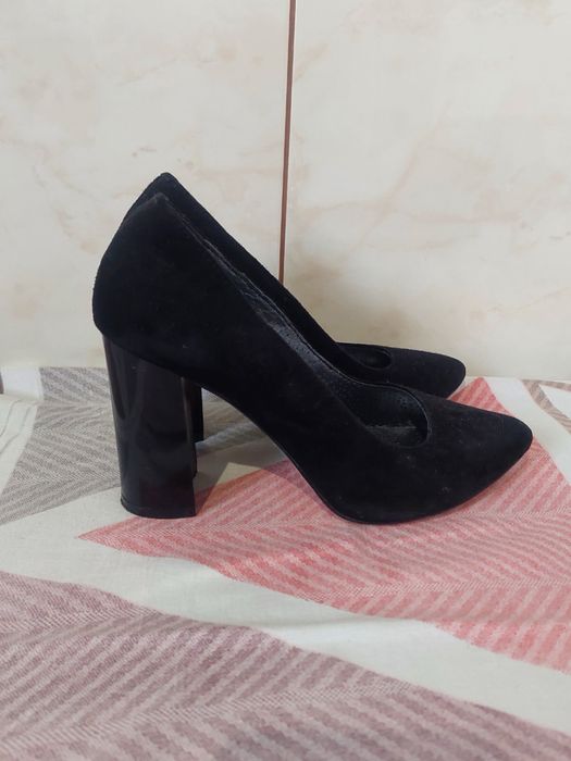 Продам замшеві туфлі