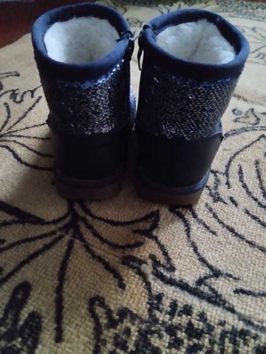 Продам взуття для дівчинки зима