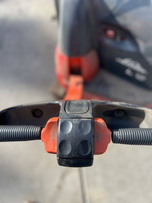 Linde L12 – elektryczny wózek paletowy | sprawny