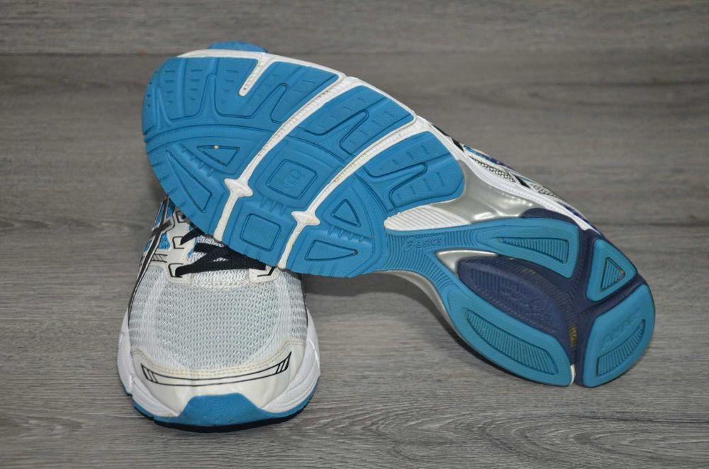 Продам кросівки Фірма Asics GEL Phoenix 6.