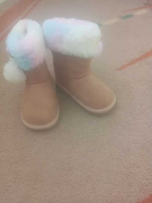 Продам уги для дівчинки