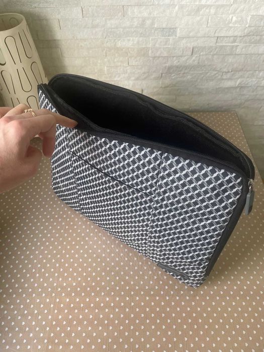 Etui na laptopa z grubego materiału