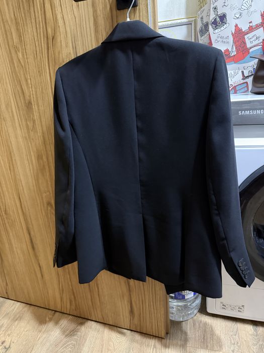 Піджак  чорний від бренду mango