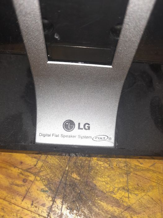 Som LG  usado com alguns danos mas que nao fazem diferenca