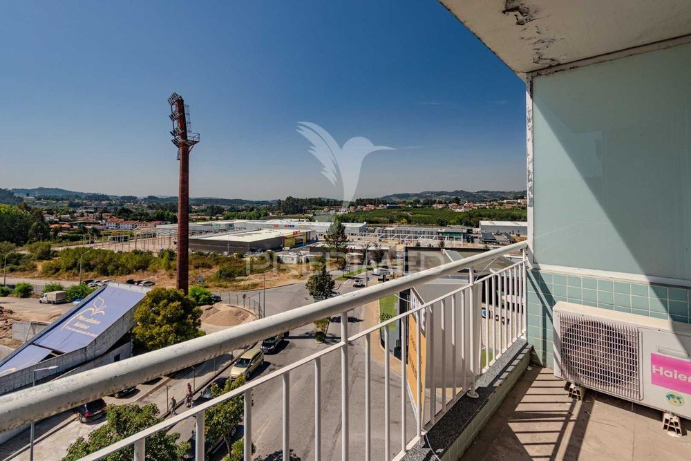 Apartamento T3 com ótima localização em Felgueiras